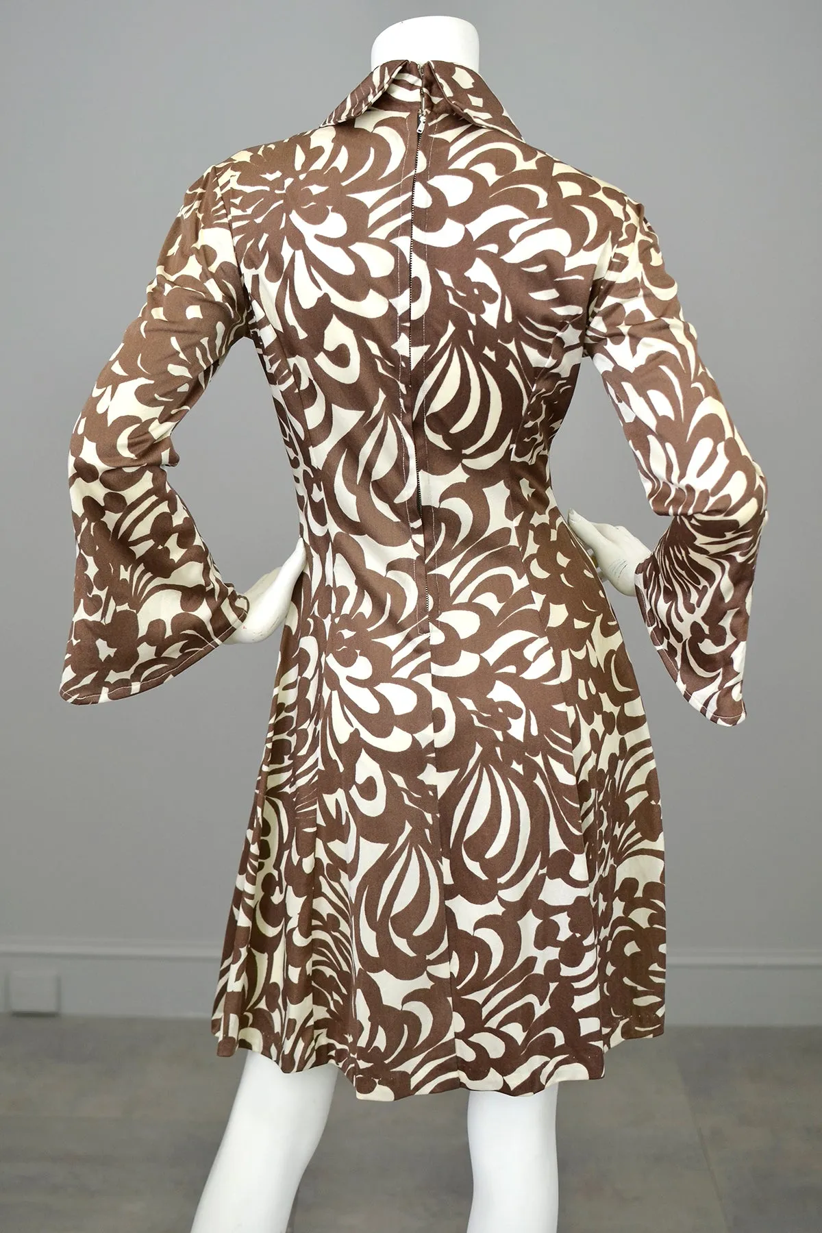 1970s Atomic Swirly Retro Print Angel Sleeve Disco Dress | Keyhole 70s Dress
