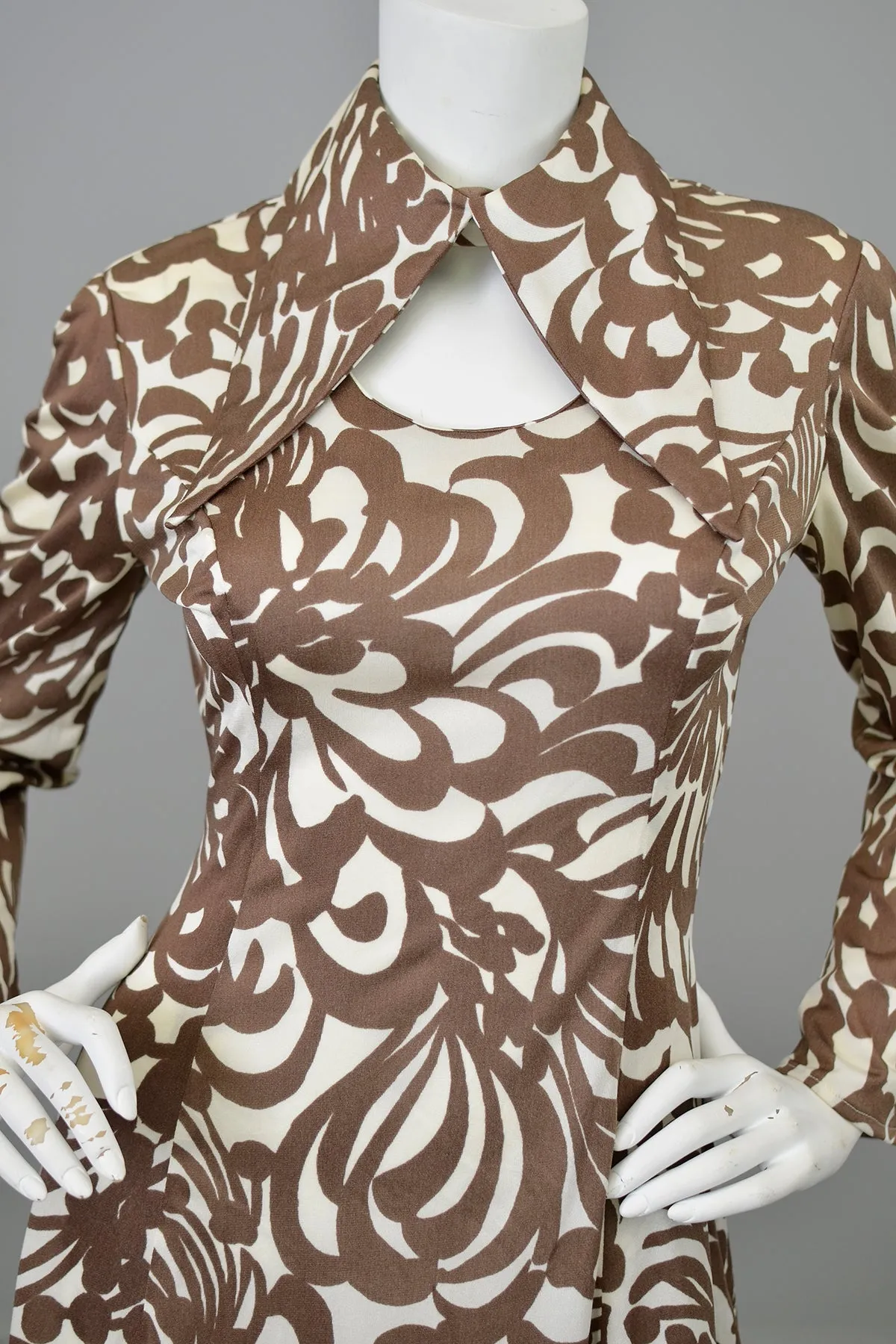 1970s Atomic Swirly Retro Print Angel Sleeve Disco Dress | Keyhole 70s Dress