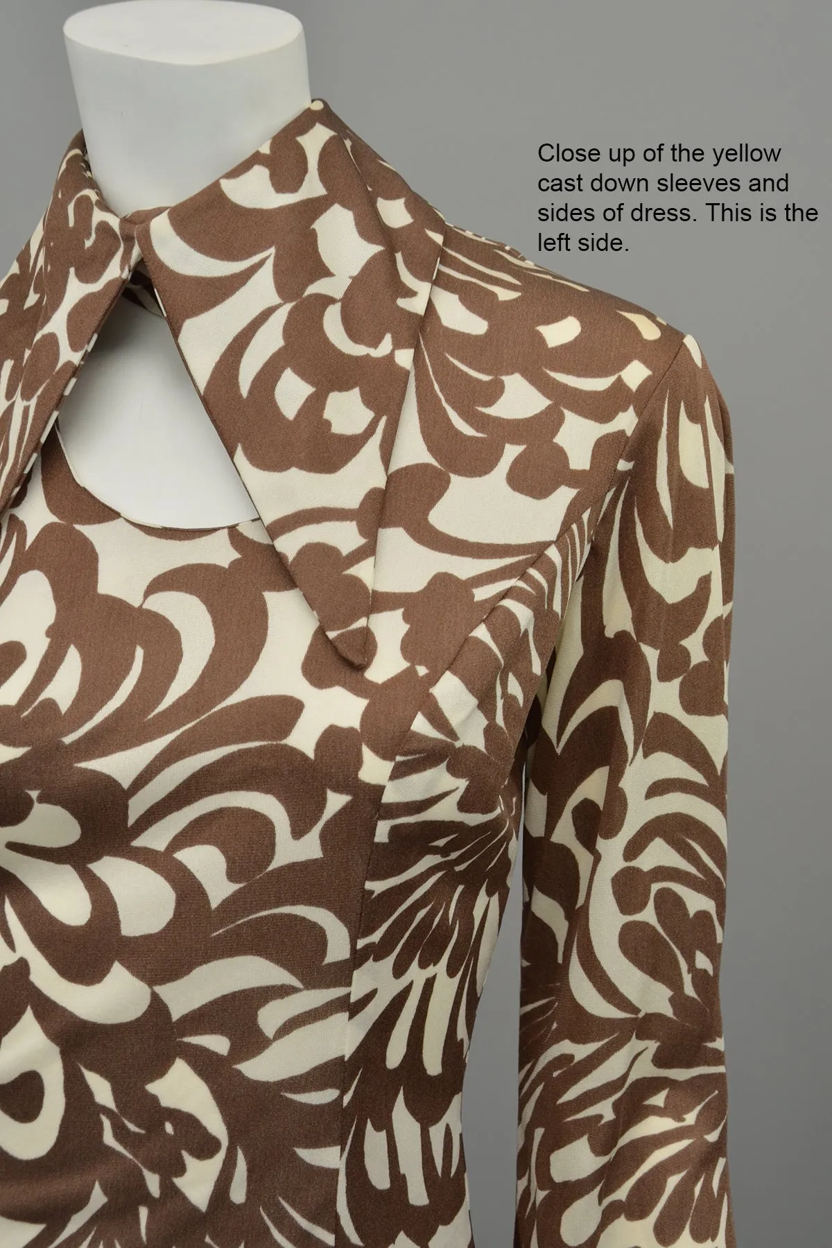 1970s Atomic Swirly Retro Print Angel Sleeve Disco Dress | Keyhole 70s Dress