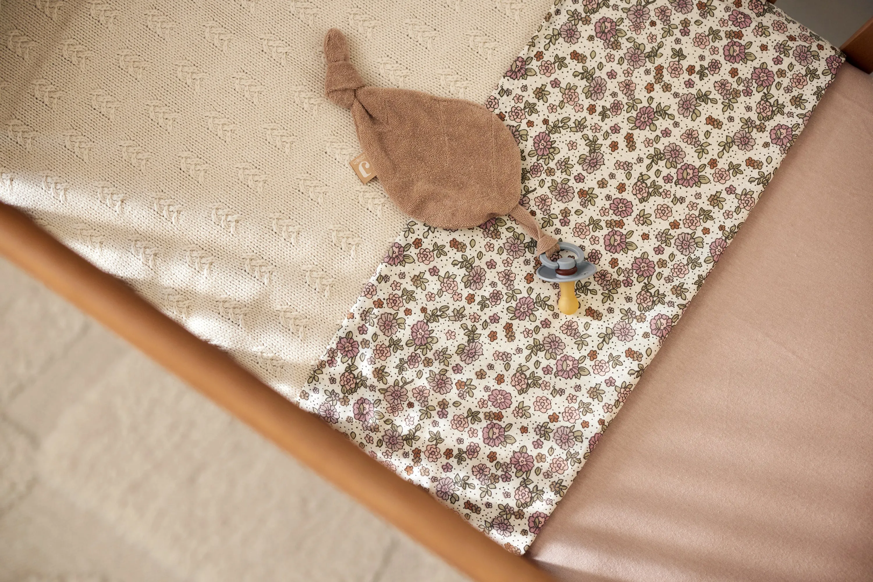 Sheet Cradle 75x100cm - Retro Flowers